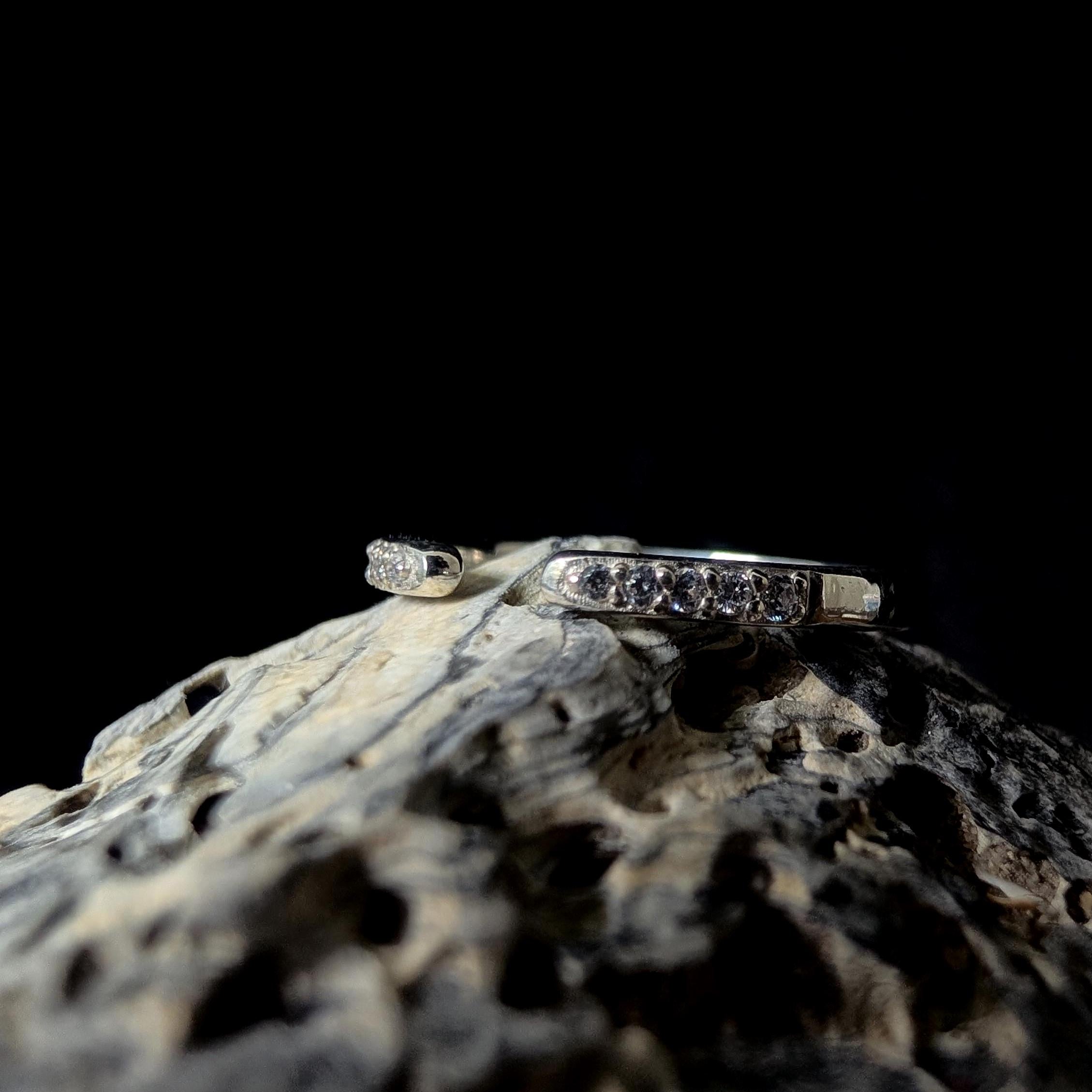 White topaz minimalist ring with gap | 925 Sterling Silver