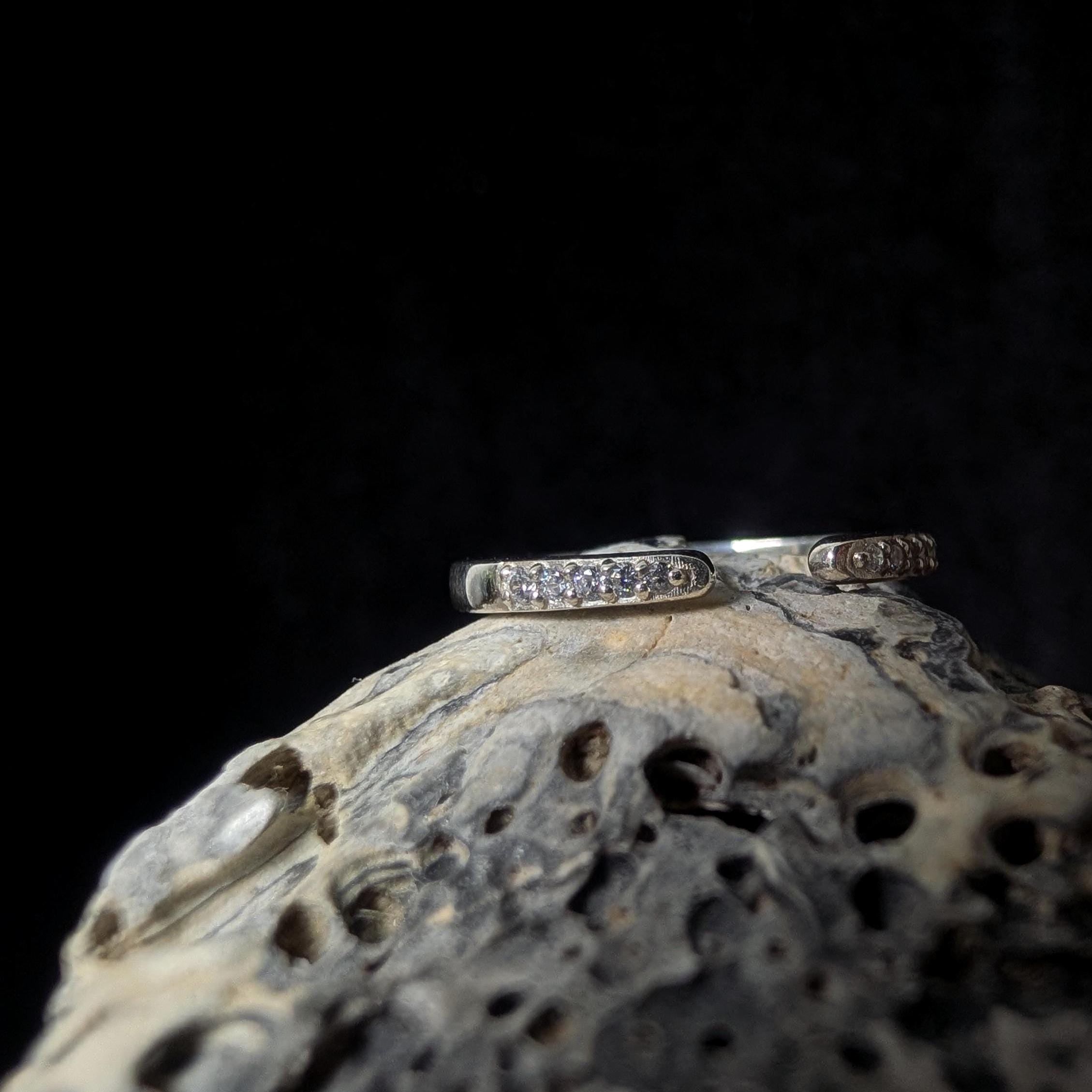 White topaz minimalist ring with gap | 925 Sterling Silver