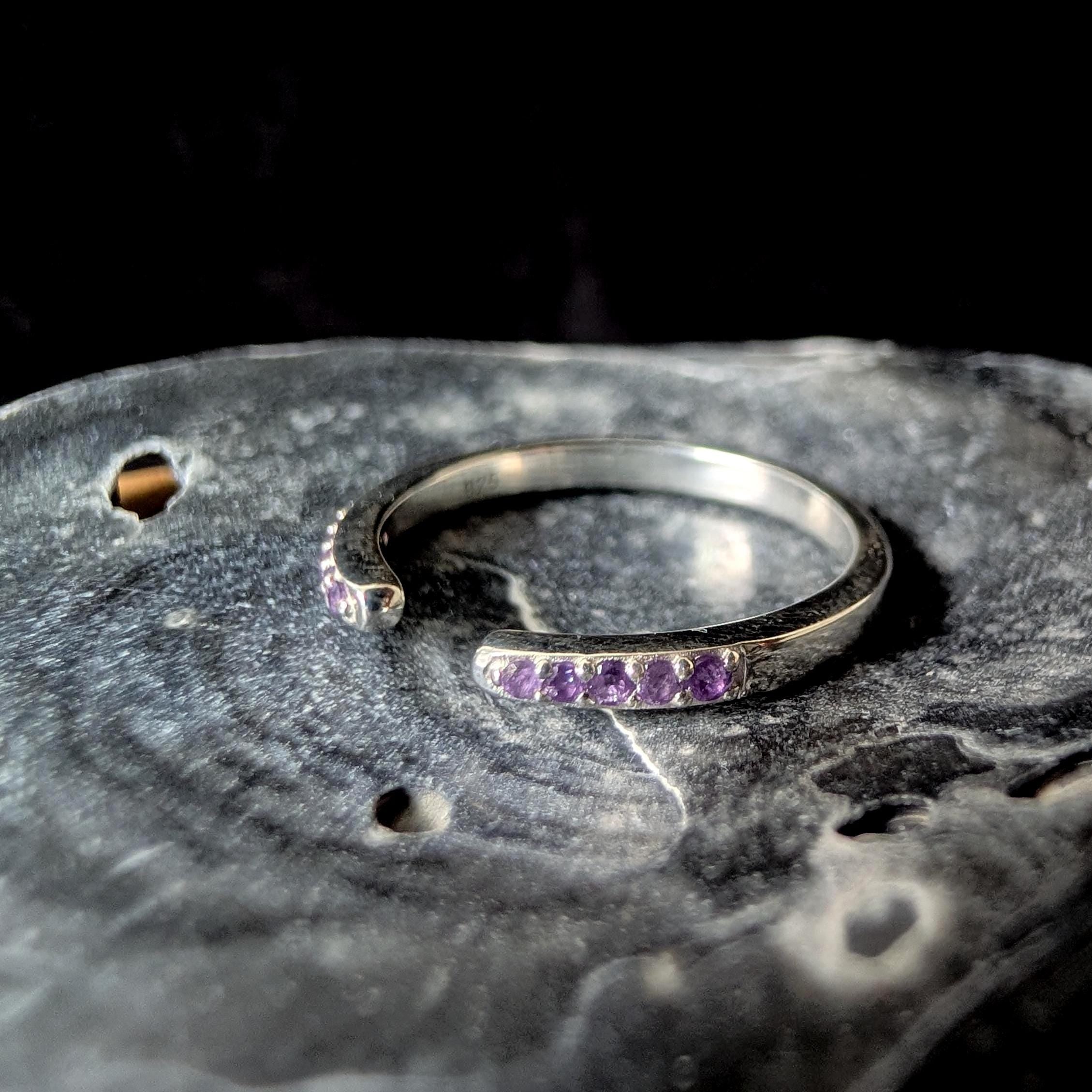 Amethyst minimalist ring with gap | 925 sterling silver