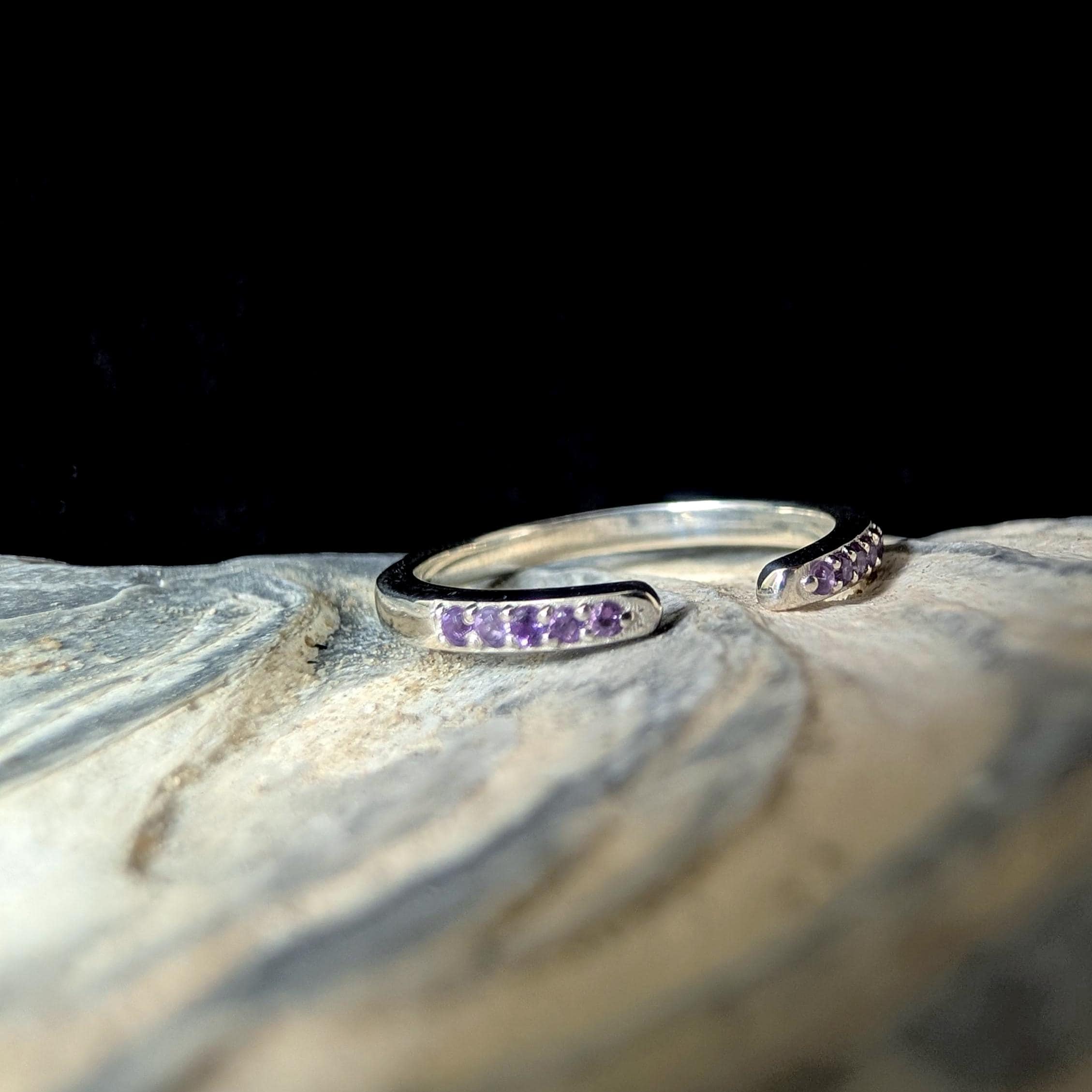 Amethyst minimalist ring with gap | 925 sterling silver
