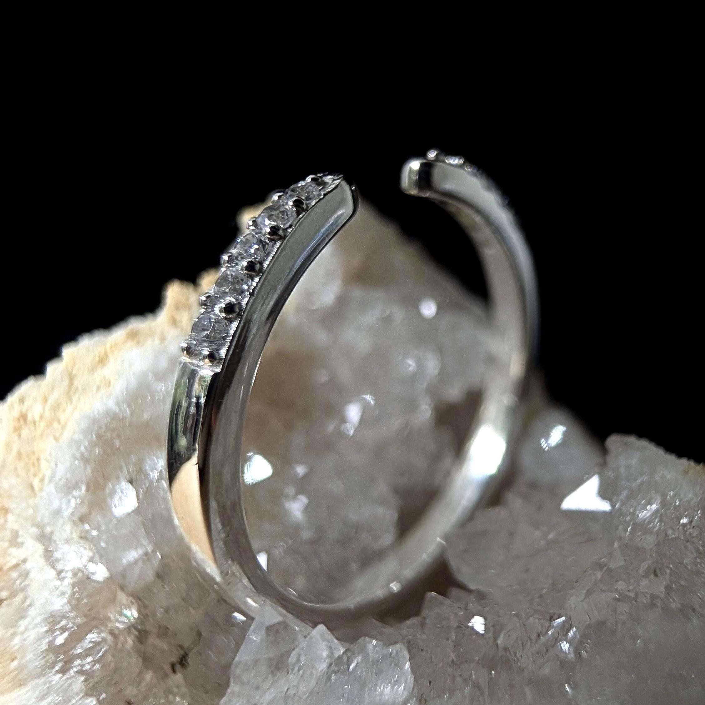 White topaz minimalist ring with gap | 925 Sterling Silver