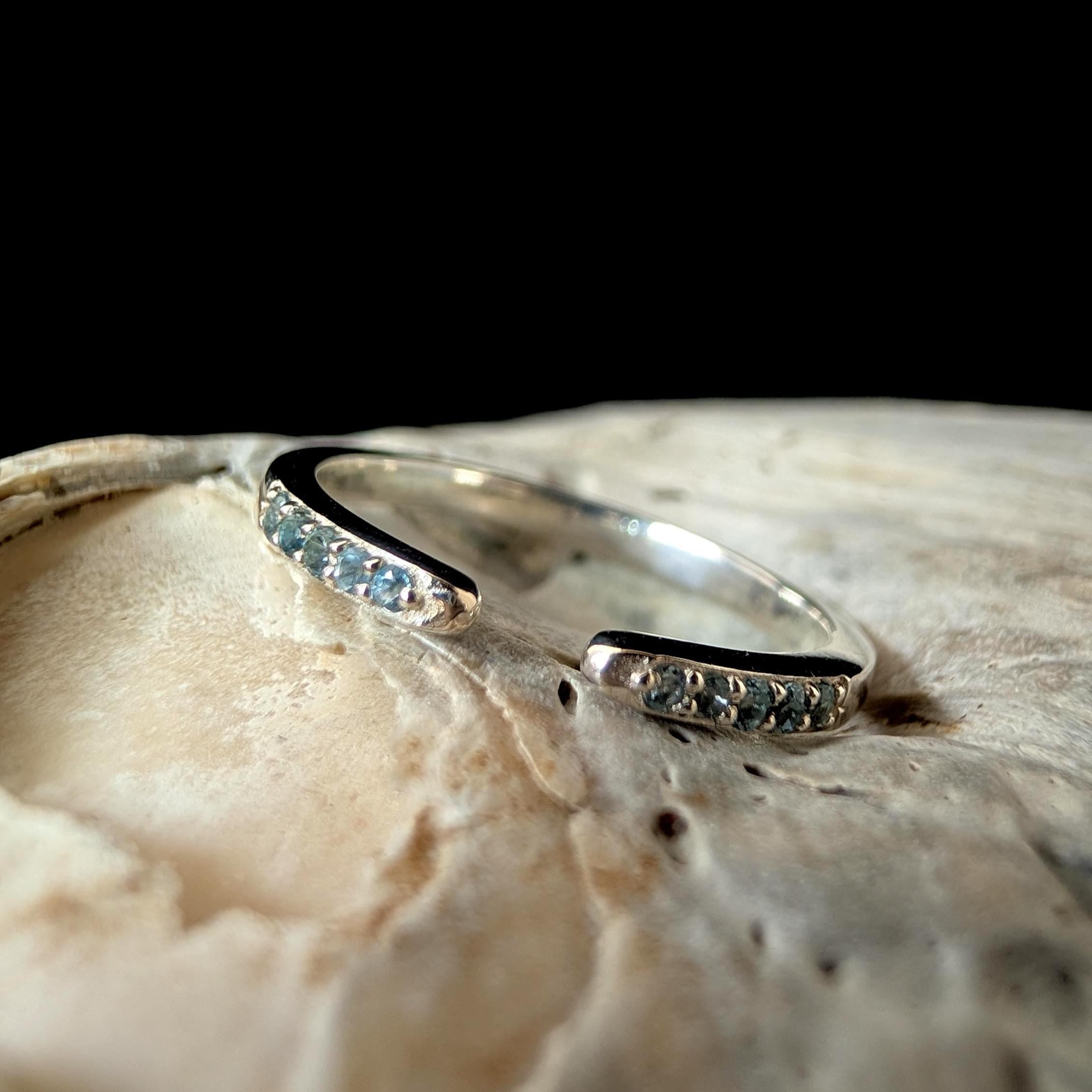 Blue topaz minimalist ring with gap | 925 Sterling Silver