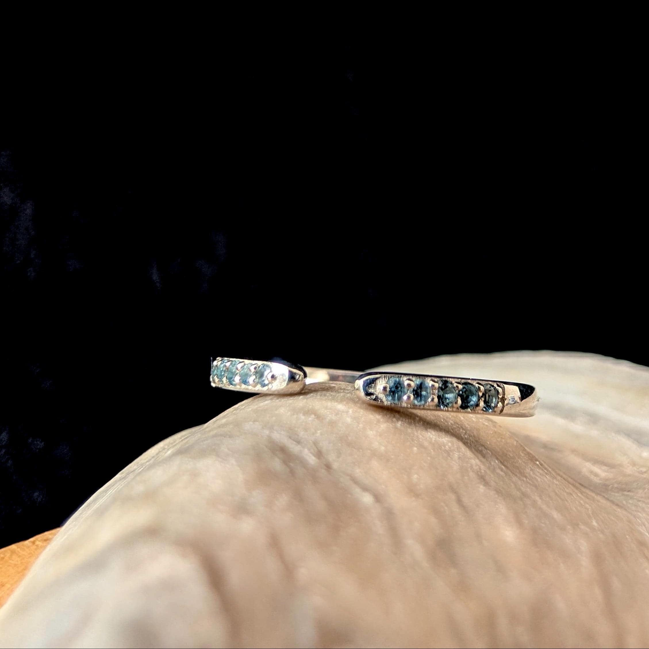 Blue topaz minimalist ring with gap | 925 Sterling Silver