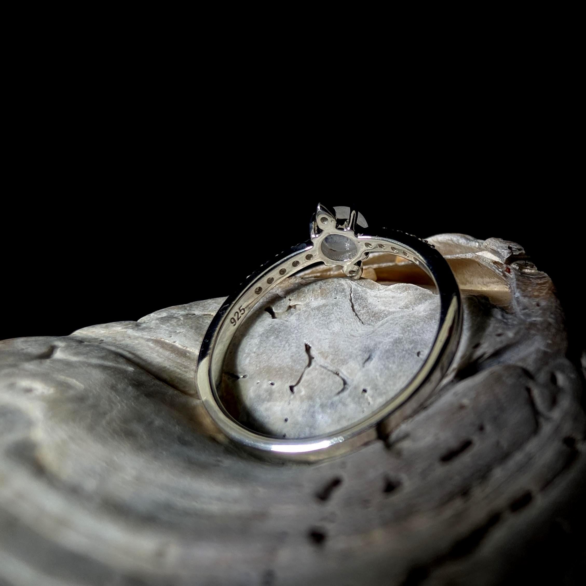 Round rainbow moonstone and white topaz ring | 925 Sterling Silver