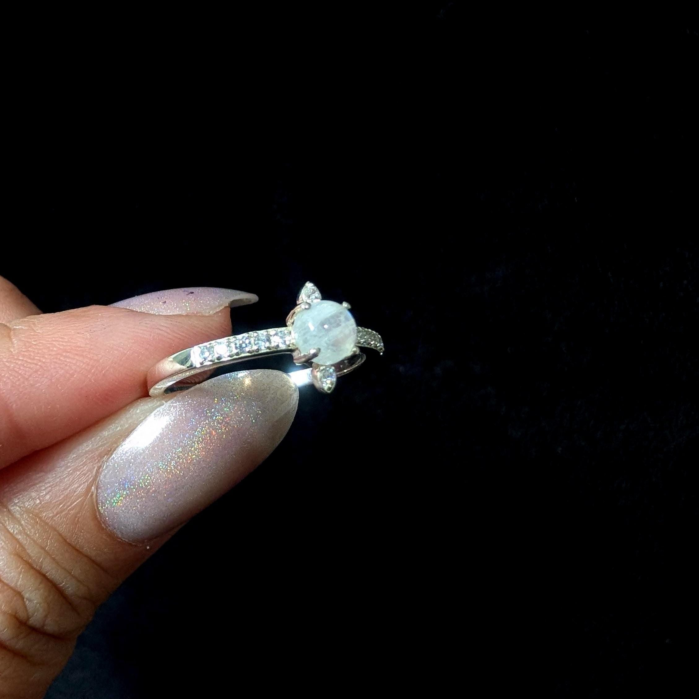 Round rainbow moonstone and white topaz ring | 925 Sterling Silver