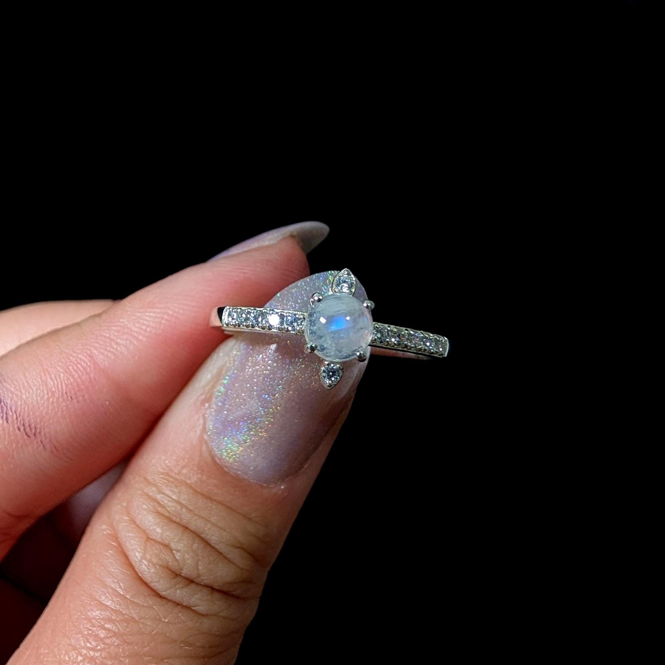Round rainbow moonstone and white topaz ring | 925 Sterling Silver