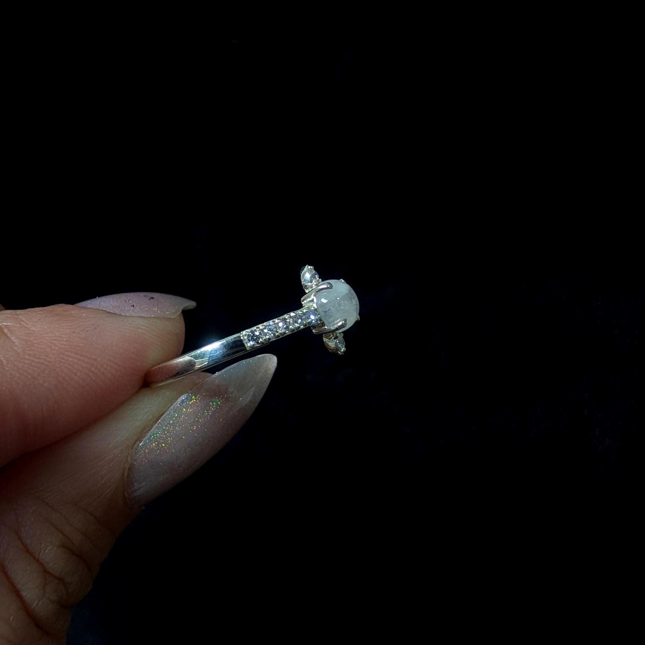 Round rainbow moonstone and white topaz ring | 925 Sterling Silver
