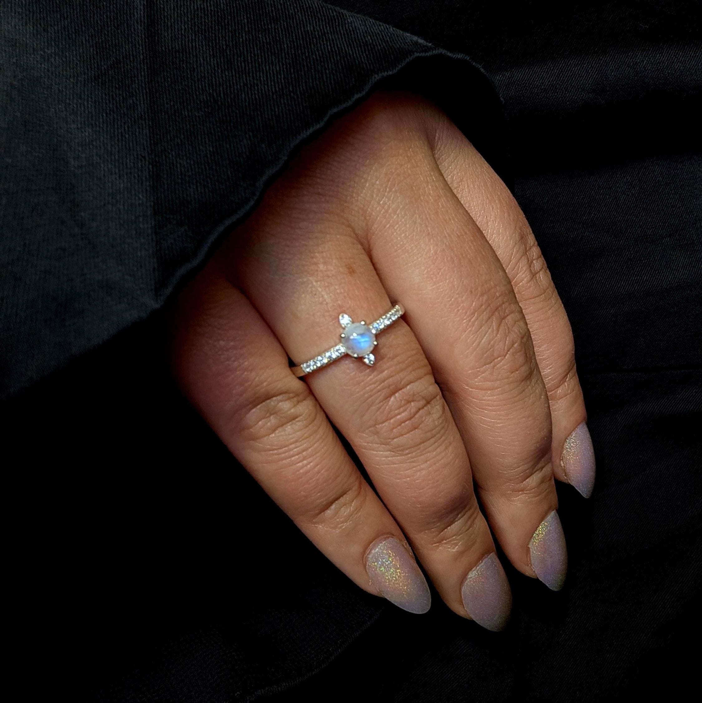 Round rainbow moonstone and white topaz ring | 925 Sterling Silver