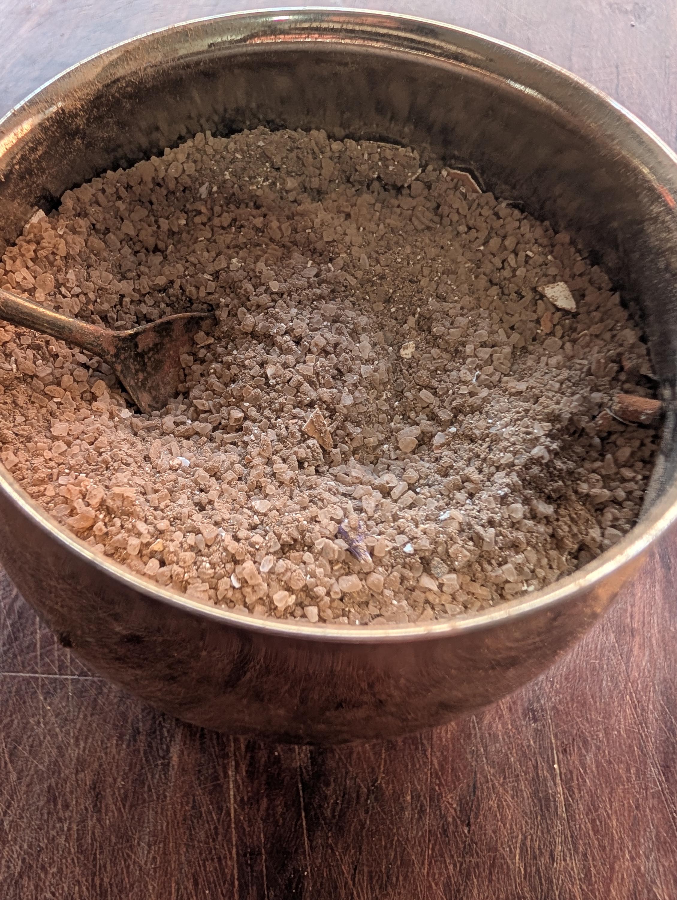 Living black salt starter | Protective altar salt