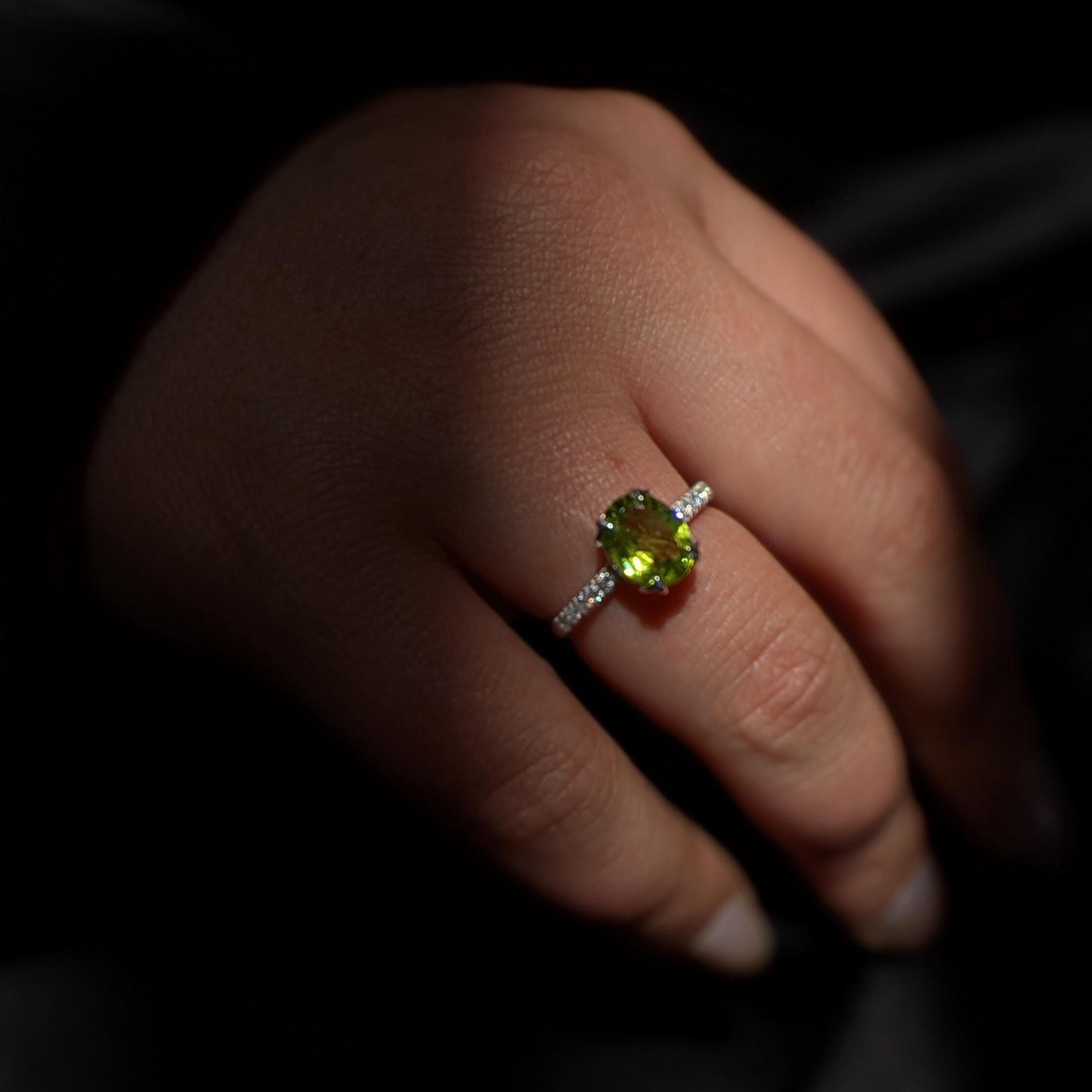 August birthstone peridot ring | 925 Sterling Silver