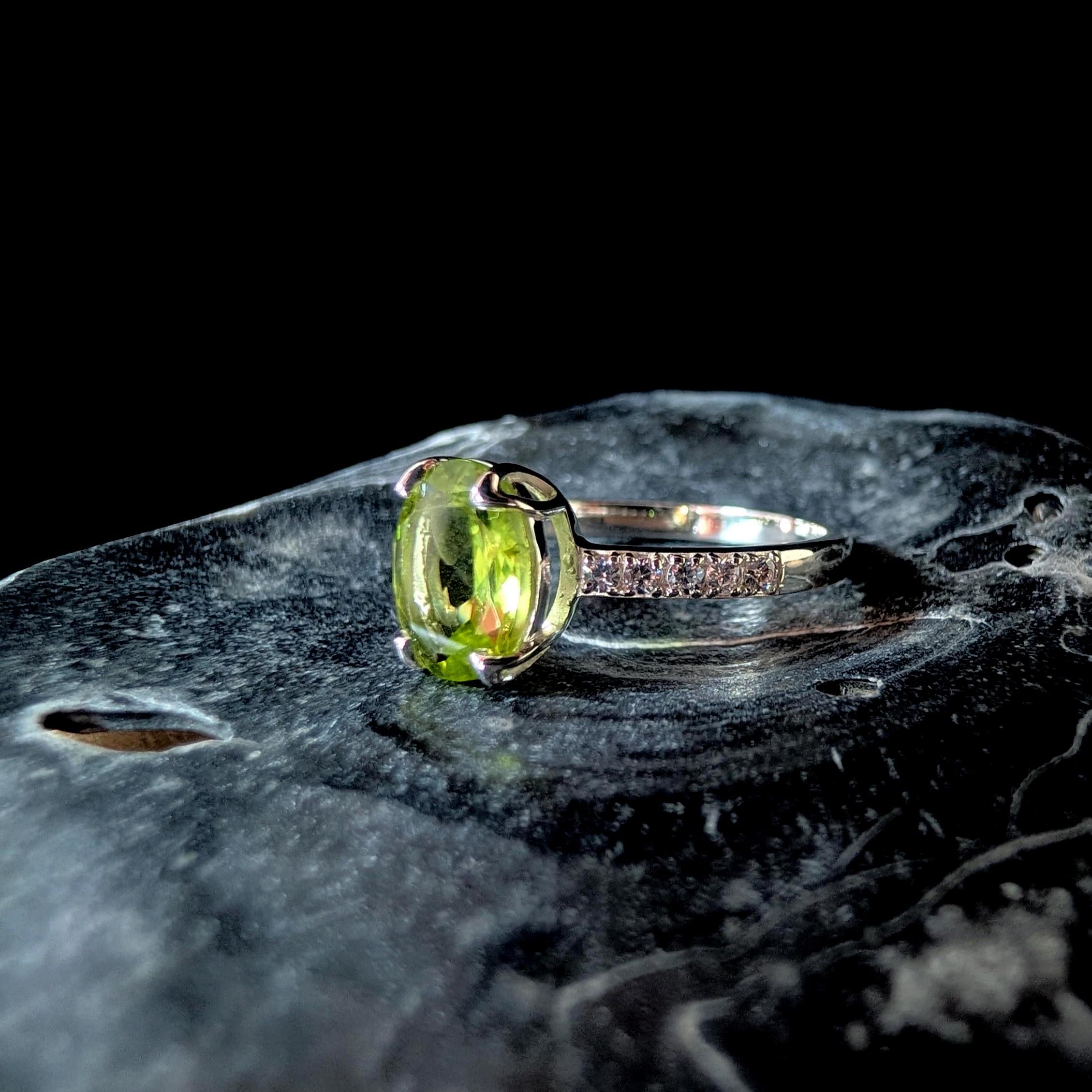 August birthstone peridot ring | 925 Sterling Silver