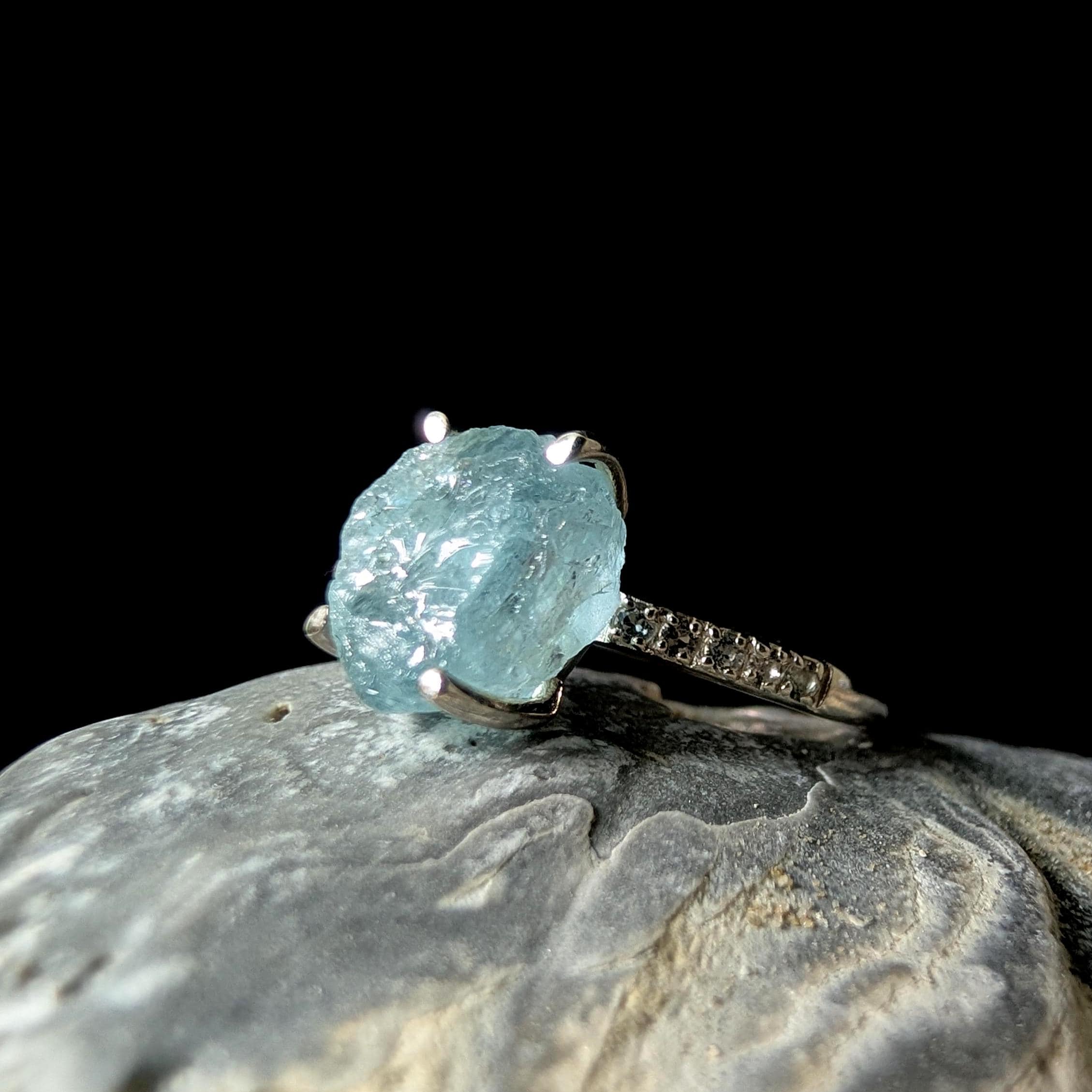 Raw natural aquamarine and white topaz ring | 925 sterling silver