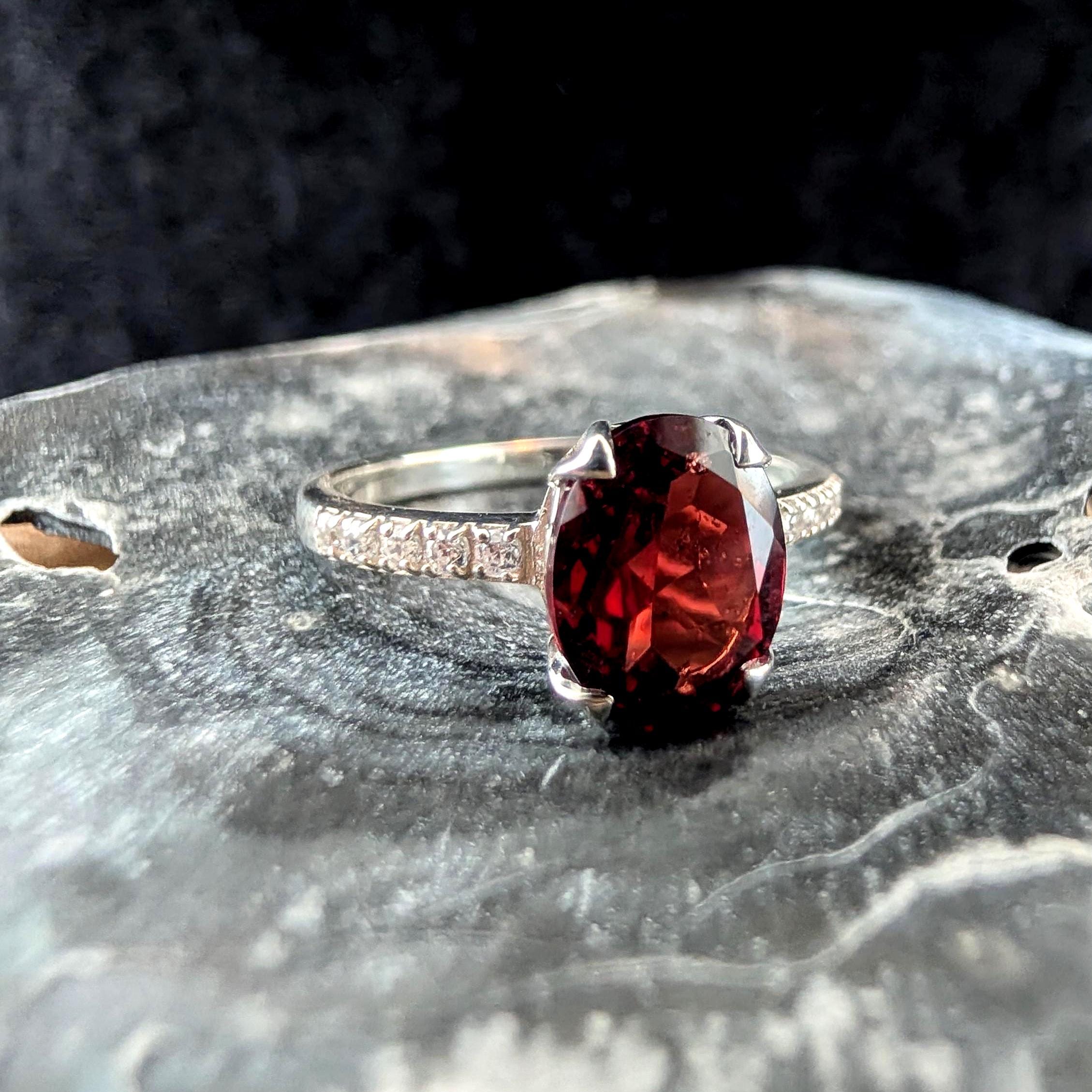 Large natural garnet and white topaz ring | 925 Sterling Silver