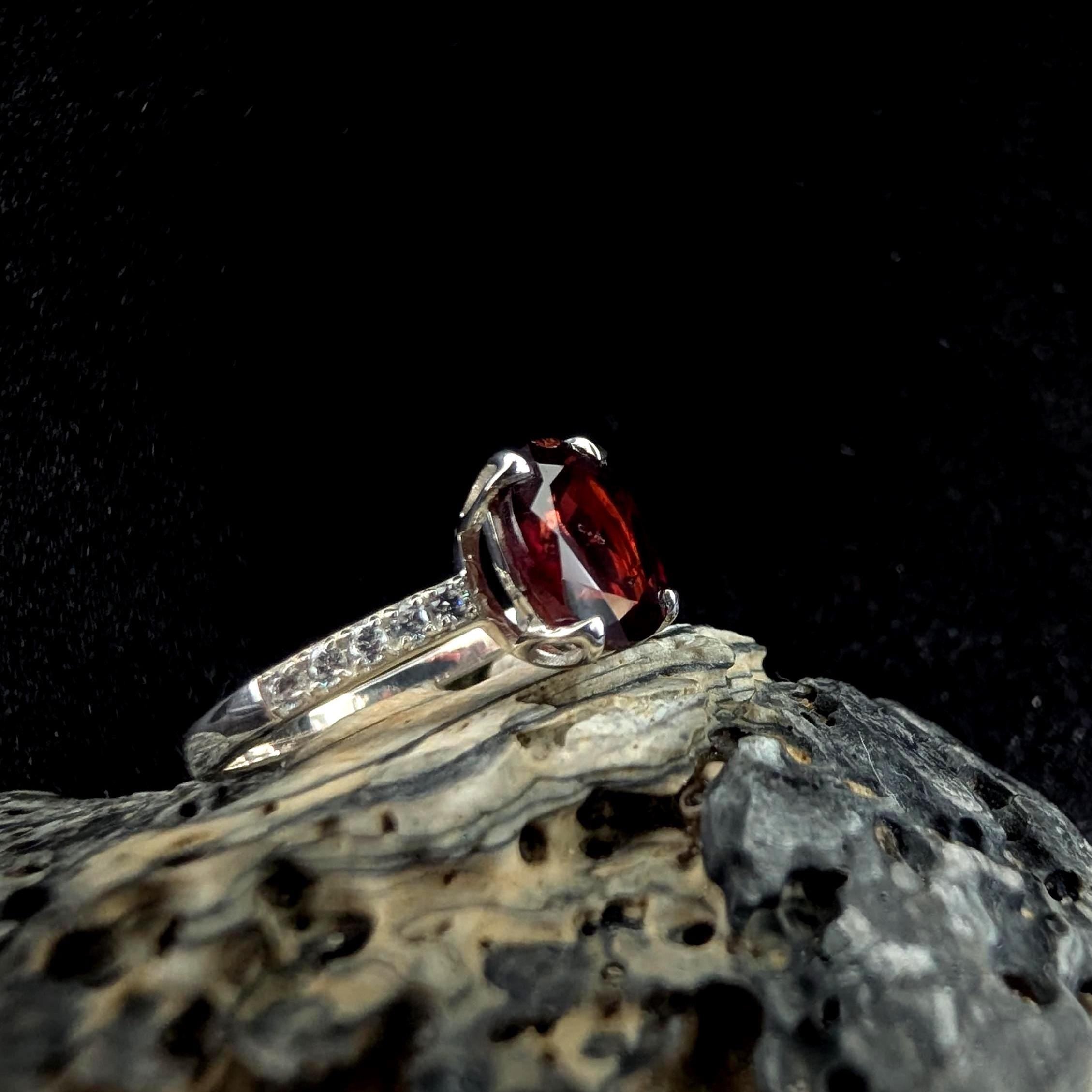 Large natural garnet and white topaz ring | 925 Sterling Silver