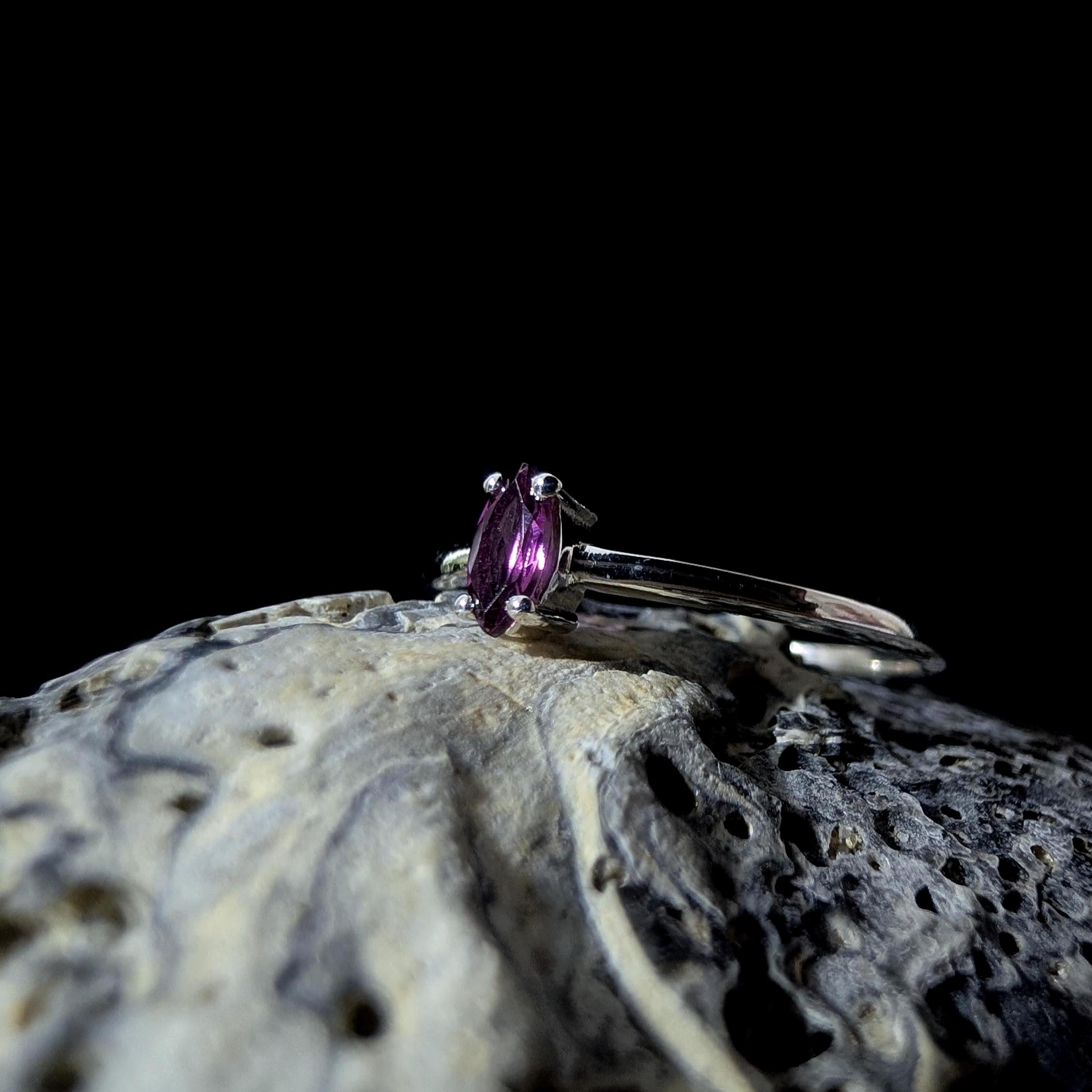 Minimalist rhodolite garnet ring | 925 Sterling Silver