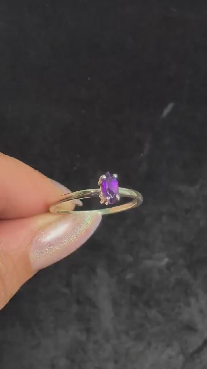 Minimalist natural amethyst ring – 925 Sterling Silver | everyday witchy ring